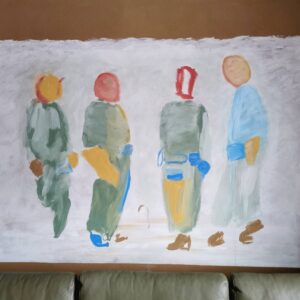 eine kleine Menschengruppe gemalt auf Lehmwand mit Lehmfarben